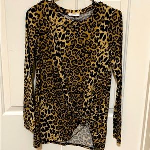 Size Small leopard top